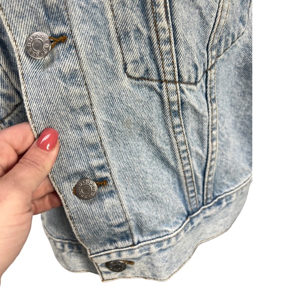 VTG 90's GUESS by George Marciano Light Wash Denim Jacket with Velvet Collar - Picture 2 of 10